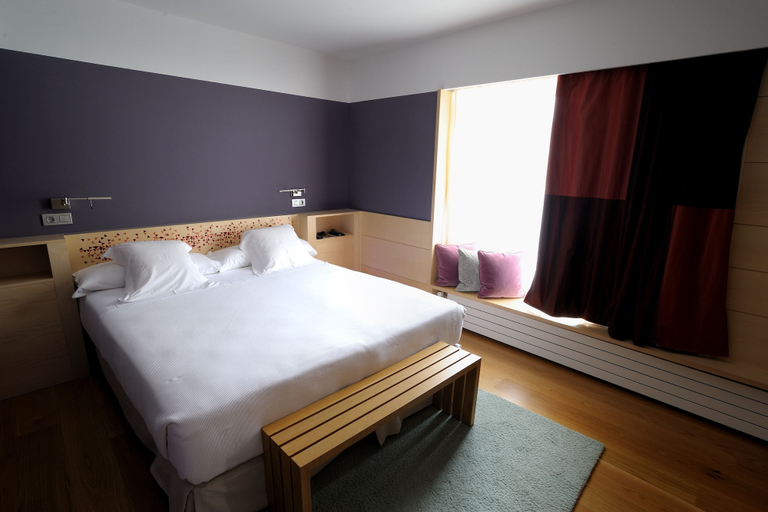 Bedroom 3, Hotel Continental, Huesca