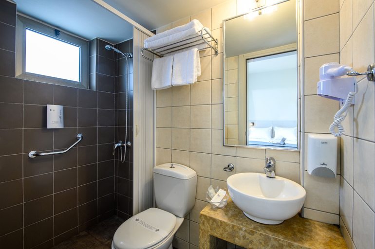 Bathroom 4, Marin Hotel, Crete