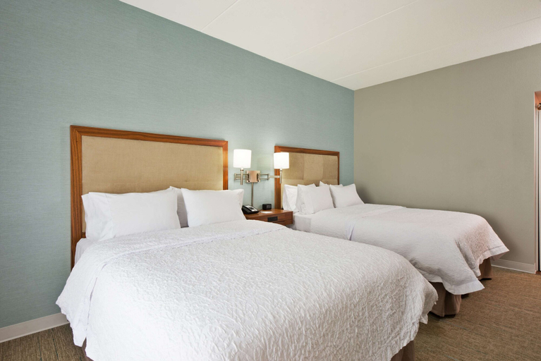 Bedroom 3, Hampton Inn & Suites North Huntingdon-Irwin, Westmoreland