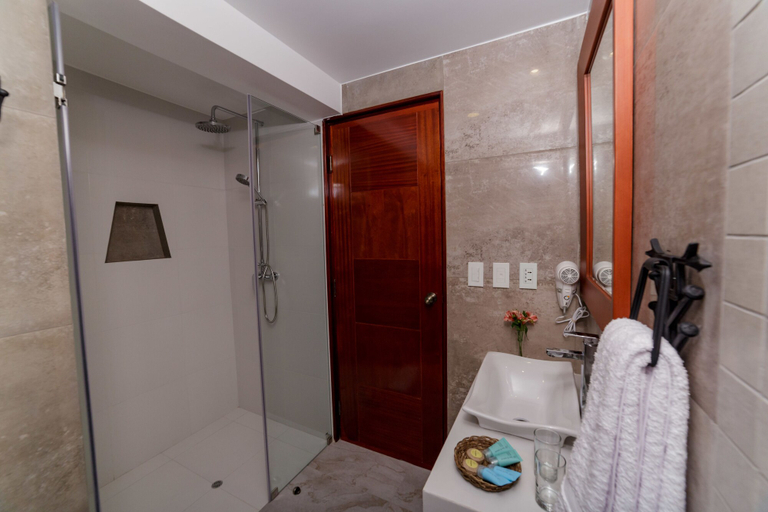 Bathroom 4, Yawar Inka Hotel, Cusco