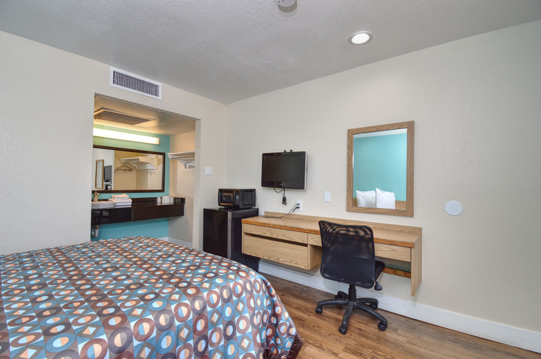 Bedroom 3, Vagabond Inn Buttonwillow North I-5, Kern