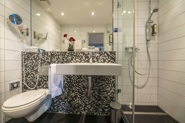 Bathroom 4, Hotel An der Gruga, Essen