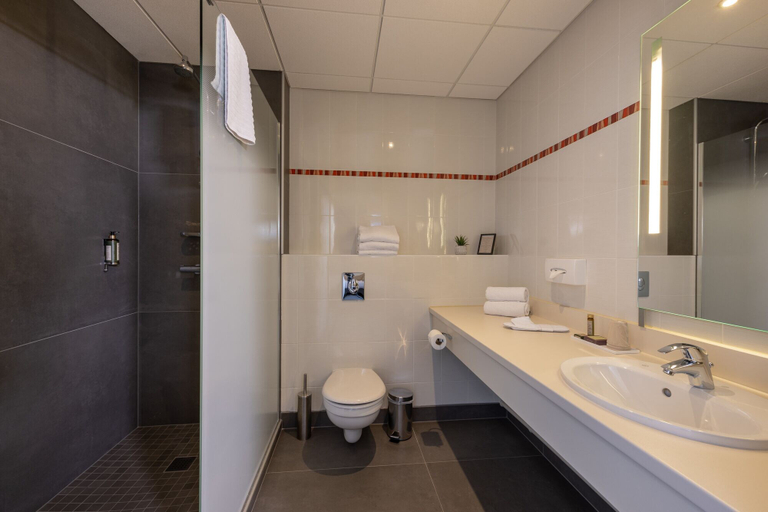 Bathroom 5, Hôtel Val-Vignes, Haut-Rhin