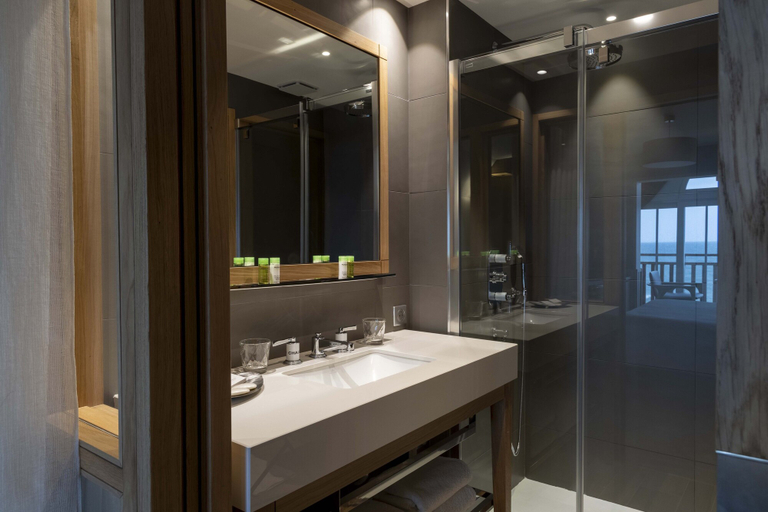 Bathroom 4, Hôtel Les Vikings, Loire-Atlantique