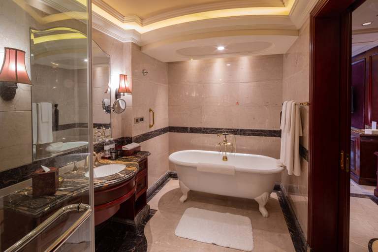 Bathroom 4, InterContinental Hotels SHANGHAI RUIJIN by IHG, Shanghai
