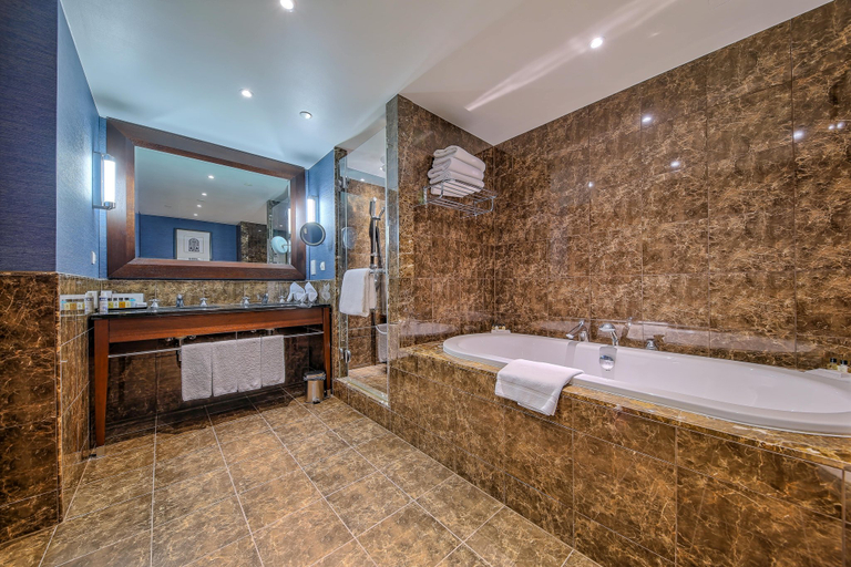 Bathroom 2, InterContinental Hotels WARSAW by IHG, Warsaw