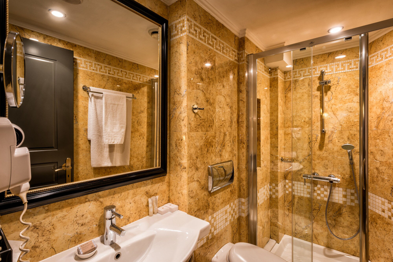 Bathroom 5, Maison Grecque, West Greece