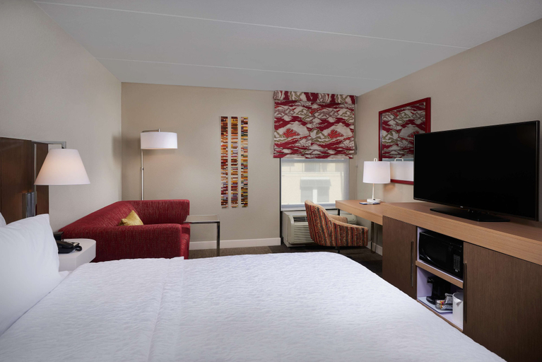 Bedroom 3, Hampton Inn & Suites Phoenix/Scottsdale on Shea Boulevard, Maricopa