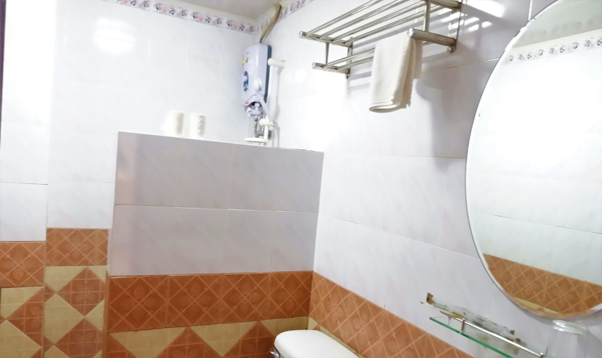 Bathroom 5, Lyly Hotel, Vientiane