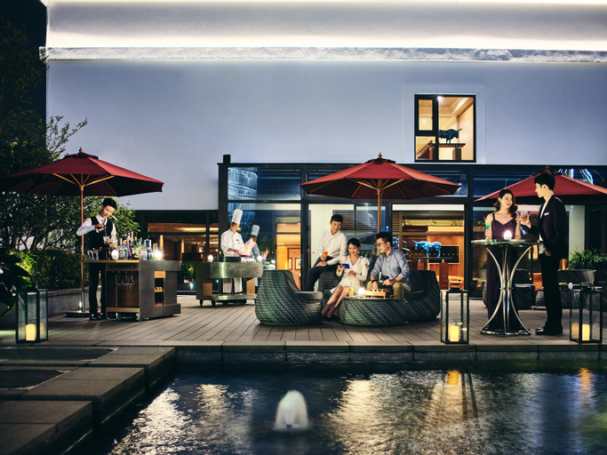 Exterior & Views 10