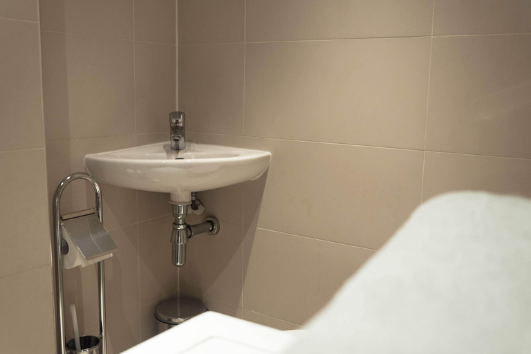 Bathroom 4, 12 London Street Apartments, London