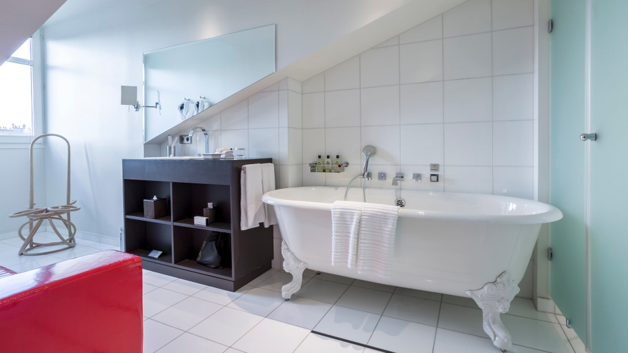 Others 5, InterContinental Hotels PARIS - CHAMPS-ELYS�ES ETOILE by IHG, Paris