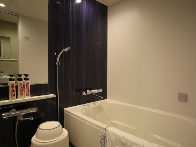 Bathroom 13