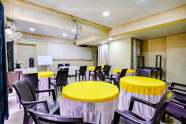 Food & Drinks 3, Fabhotel Ramjis Residency, Nashik