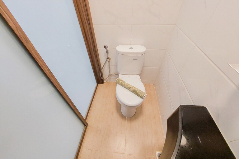 Bathroom 5, Cozy And Nice Studio Apartment At Sky House Bsd, Tangerang Selatan