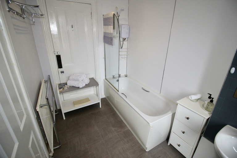Bathroom 2, Hunters Guesthouse, North Ayrshire