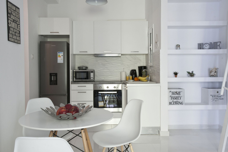 Others 4, Victoria Square, Cozy and Stylish Apartment, Attica