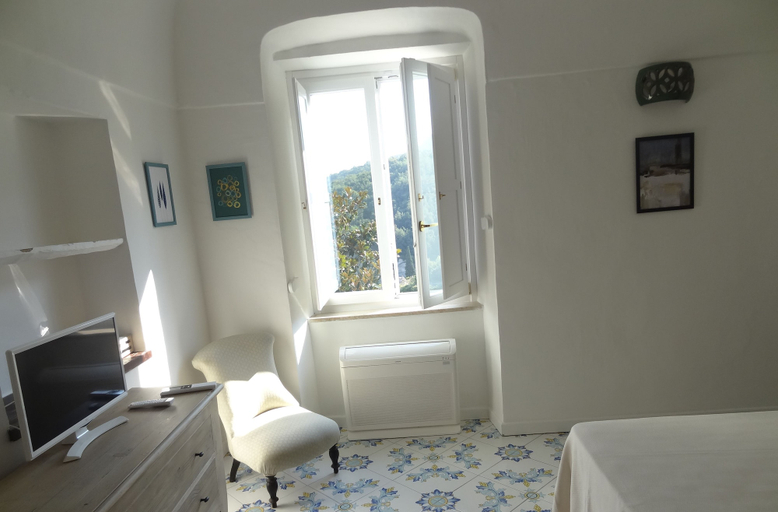Bedroom 2, Casa Nina', Salerno