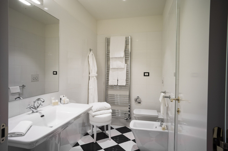 Bathroom 5, Hotel Turin Palace, Torino
