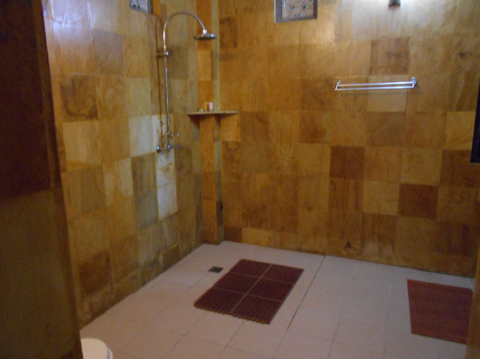 Bathroom 3, Shangrilah Villas, Tabanan