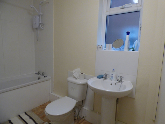 Bathroom 3, Beckley House, Nottingham