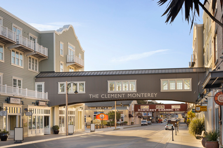 Exterior & Views