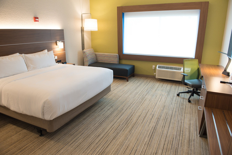 Bedroom 3, Holiday Inn Express & Suites DAYTON NORTH - VANDALIA by IHG, Montgomery