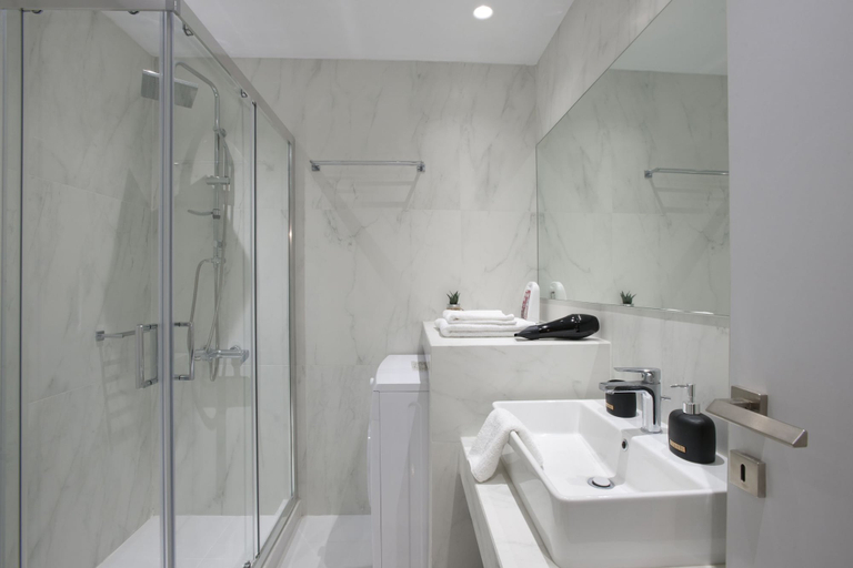 Bathroom 2, Victoria Square, Cozy and Stylish Apartment, Attica