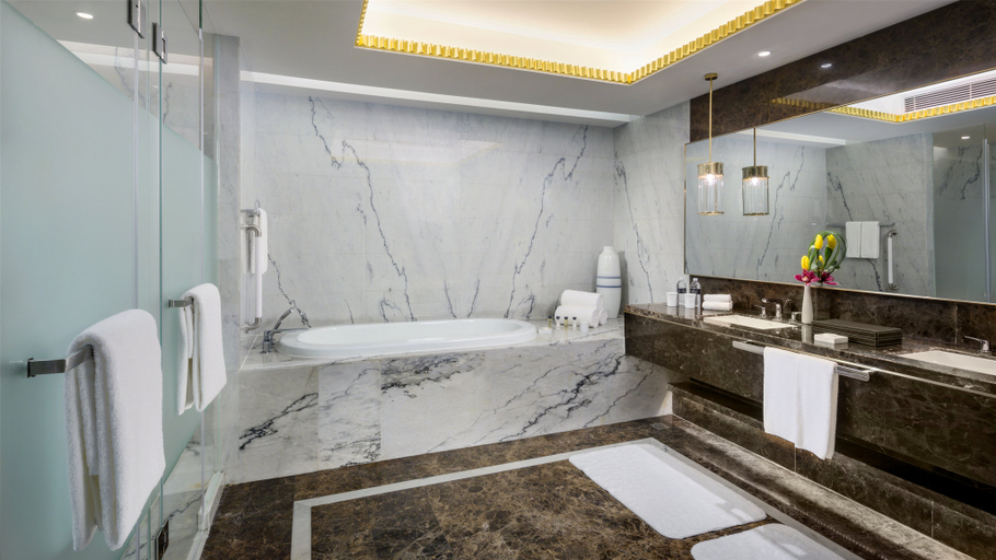 Bathroom 2, InterContinental Hotels SHANGHAI JING'AN by IHG, Shanghai