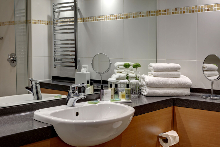 Bathroom 5, Best Western Plus Dunfermline Crossford Keavil Hou, Fife