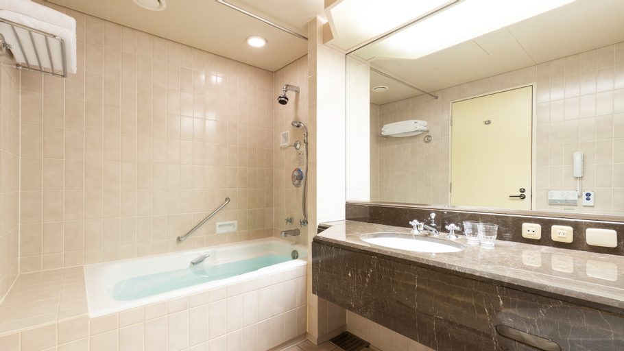 Bathroom 7