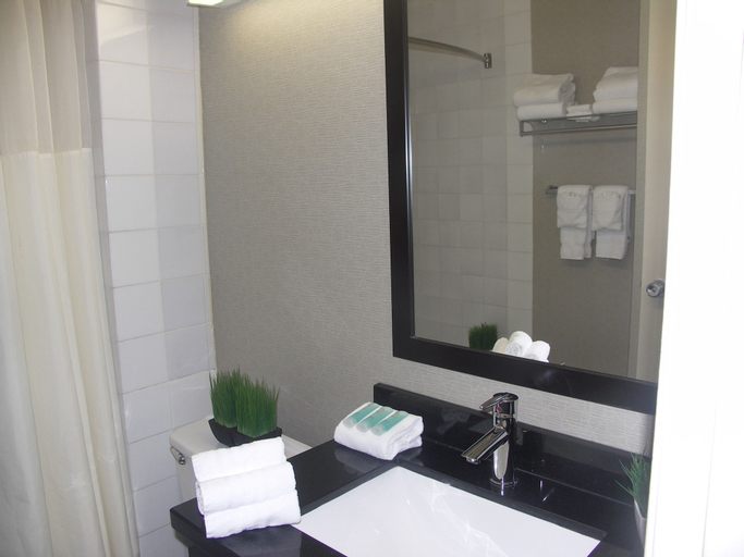 Bathroom 16