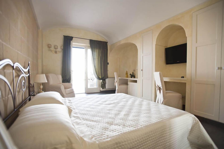 Bedroom 3, Al Mirador, Brindisi