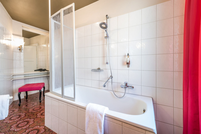 Bathroom 4, Hotel Würzburger Hof, Würzburg