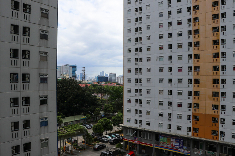 Exterior & Views, Cozy And Enjoy Studio Room At Green Pramuka City Apartment, Jakarta Pusat