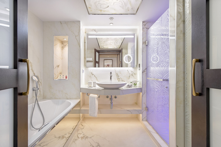 Bathroom 5, Four Seasons Hotel