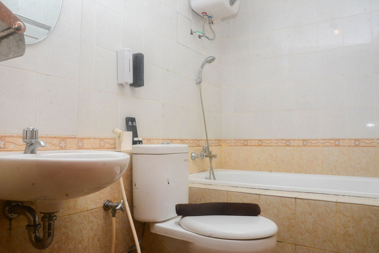 Bathroom 2, Elegant And Nice 2Br At Grand Palace Kemayoran Apartment, Jakarta Pusat