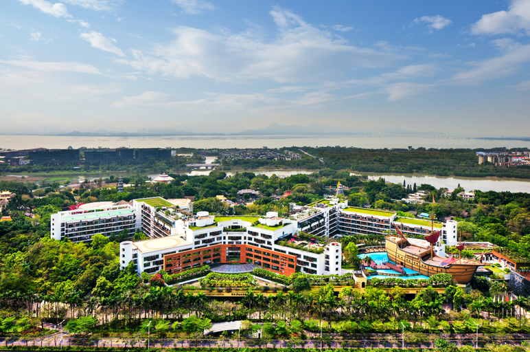 Exterior & Views