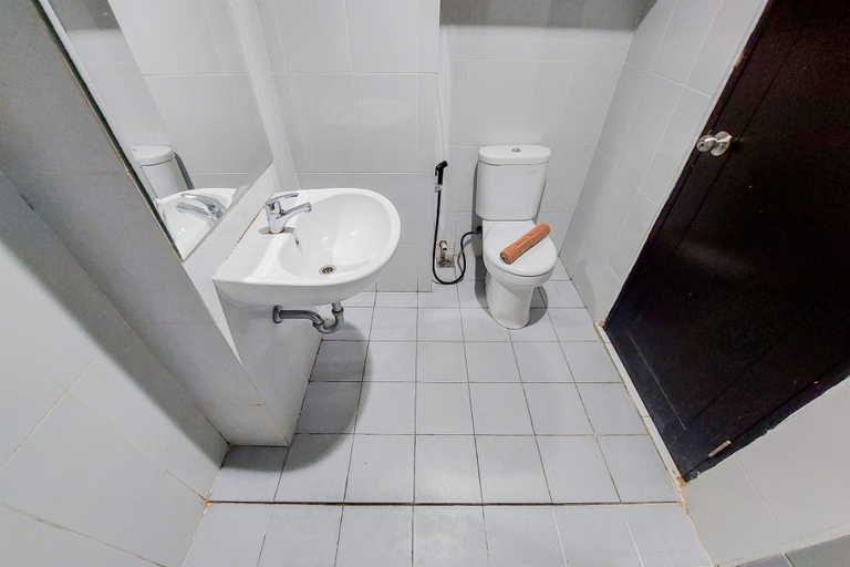 Bathroom 4, Homey And Best Deal 1Br Casa De Parco Apartment, Tangerang