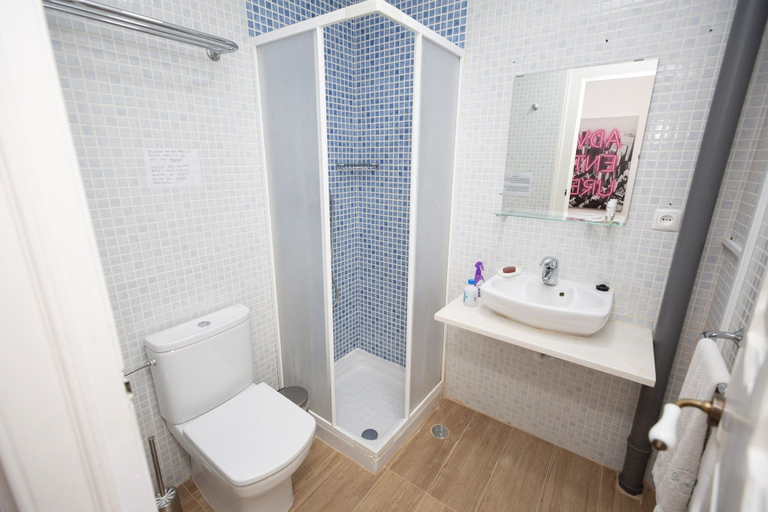 Bathroom 2, Inn - Chiado Boulevard Guest House, Lisbon