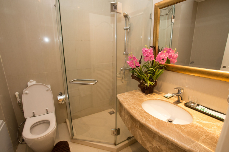 Bathroom 14