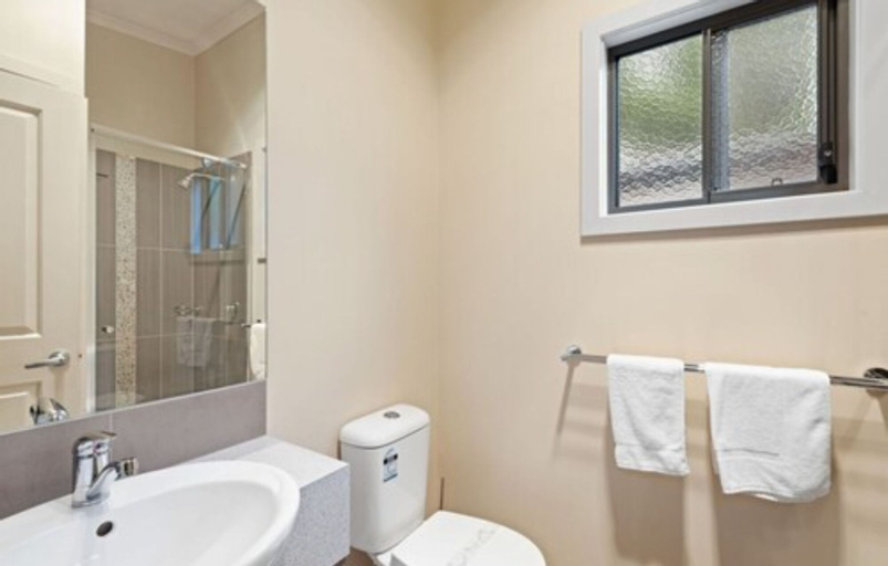 Bathroom 19