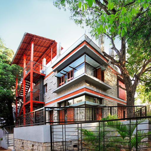 Exterior & Views