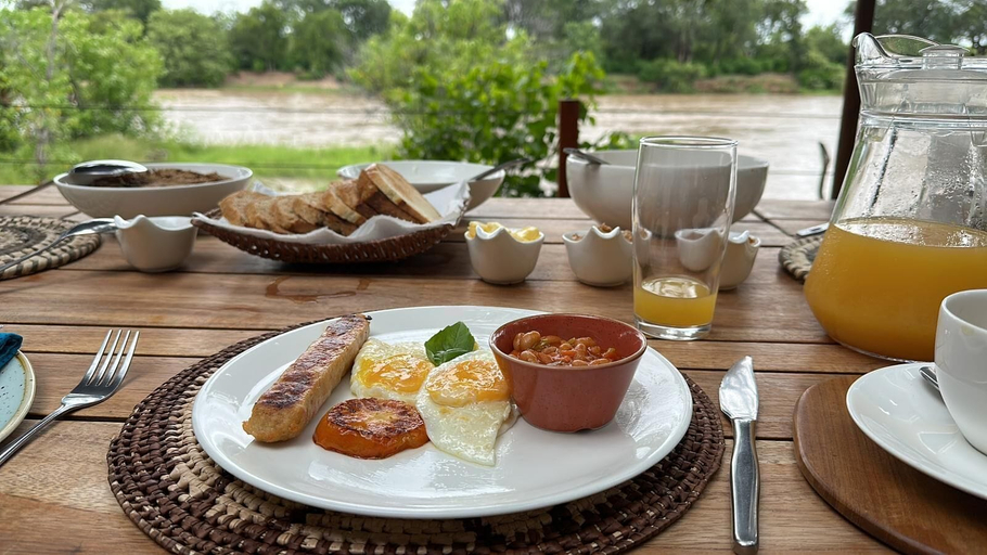 Food & Drinks 4, Koro River Camp, Tuli
