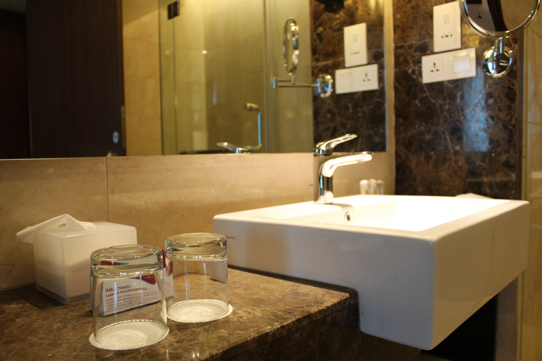 Bathroom 16