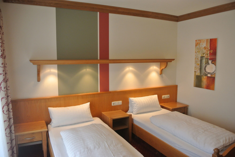 Bedroom 4, Hotel Jägerhof, Aschaffenburg