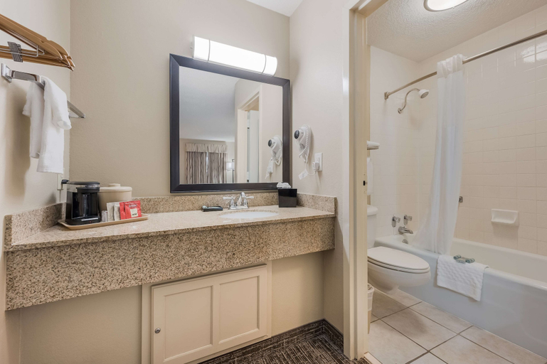 Bathroom 5, Best Western University Inn, Tuscaloosa