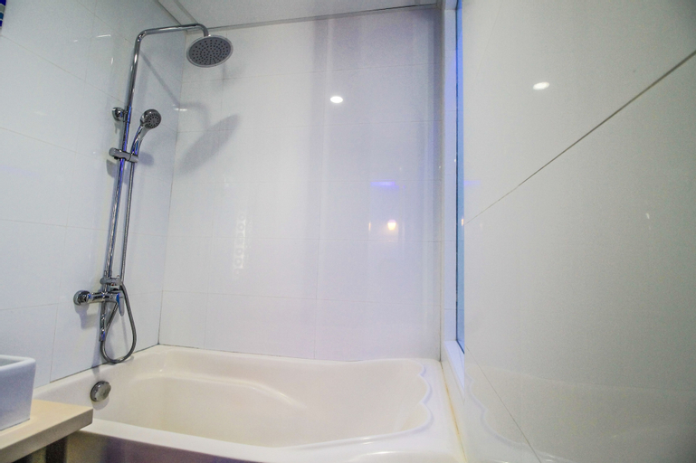 Bathroom 8