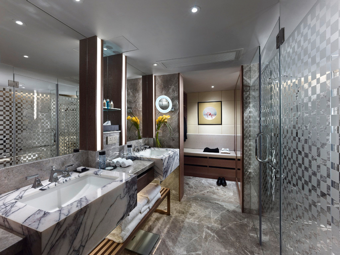 Bathroom 14