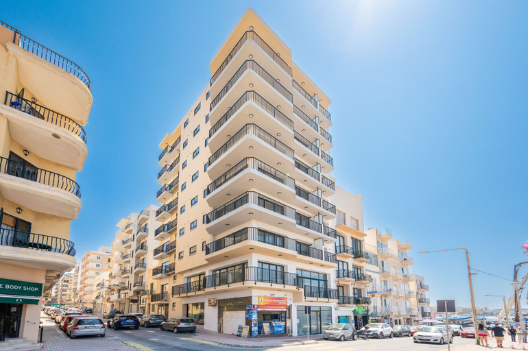 Exterior & Views 2, Islet Seafront Penthouse with Hot tub, Saint Paul's Bay
